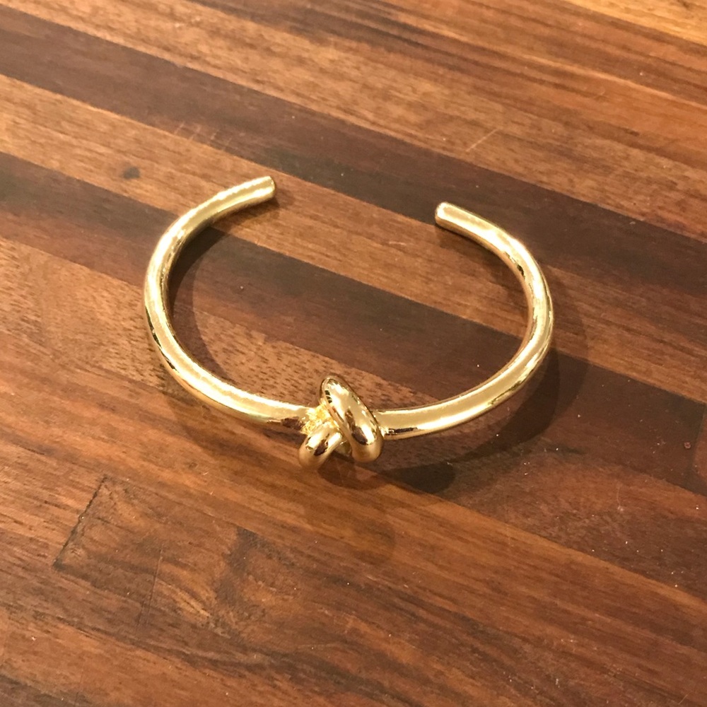 Gold knot bracelet
